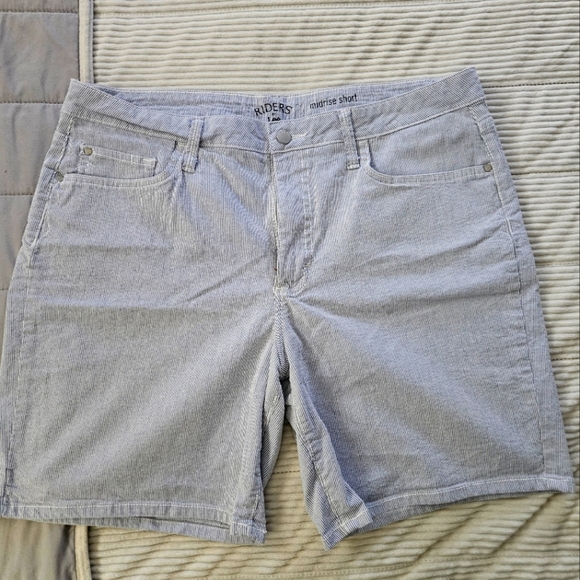 LEE Riders Womens Blue & White Pin Striped Shorts Size 16 - Picture 1 of 6